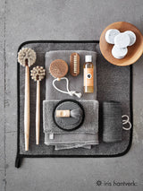 iris_hantverk_bathroom_brushes lifestyle selection