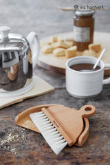 iris_hantverk_birch_wood_table_brush_set_lifestyle_kitchen